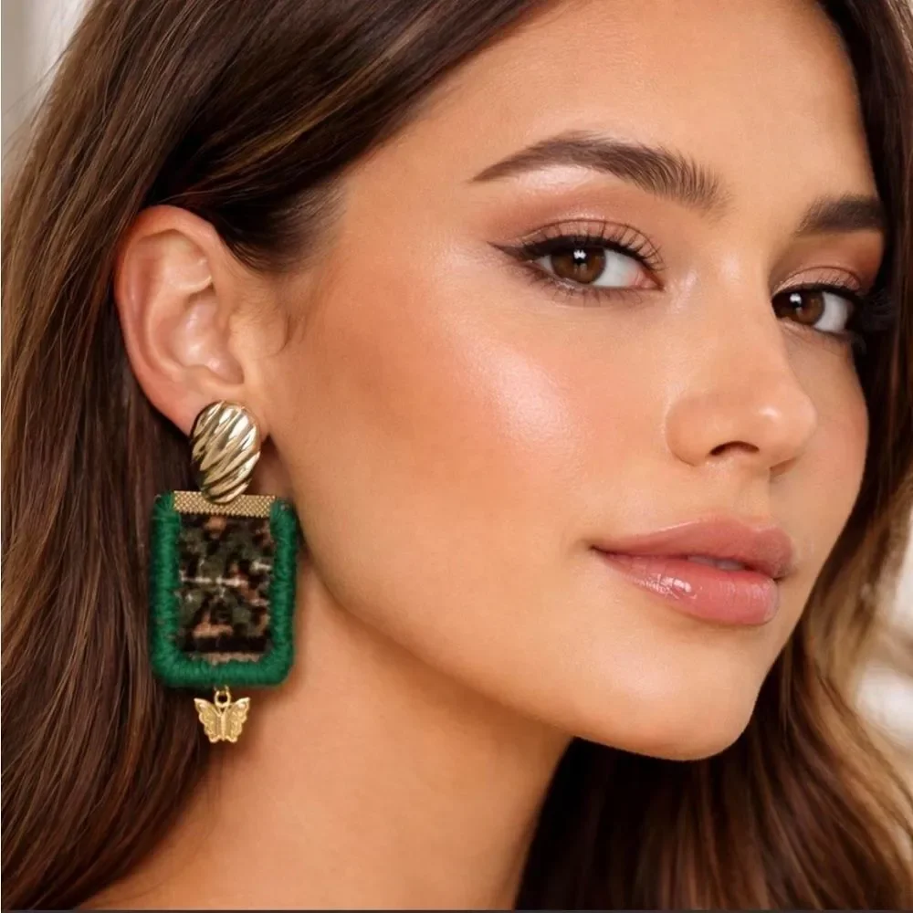 Elegant Green and Gold Statement Earrings R12